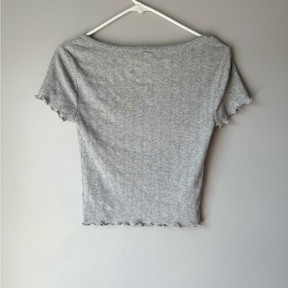 Aeropostale Women’s Gray Ribbed Short Sleeve Henley Tee With Lettuce Edge - Picture 2 of 5